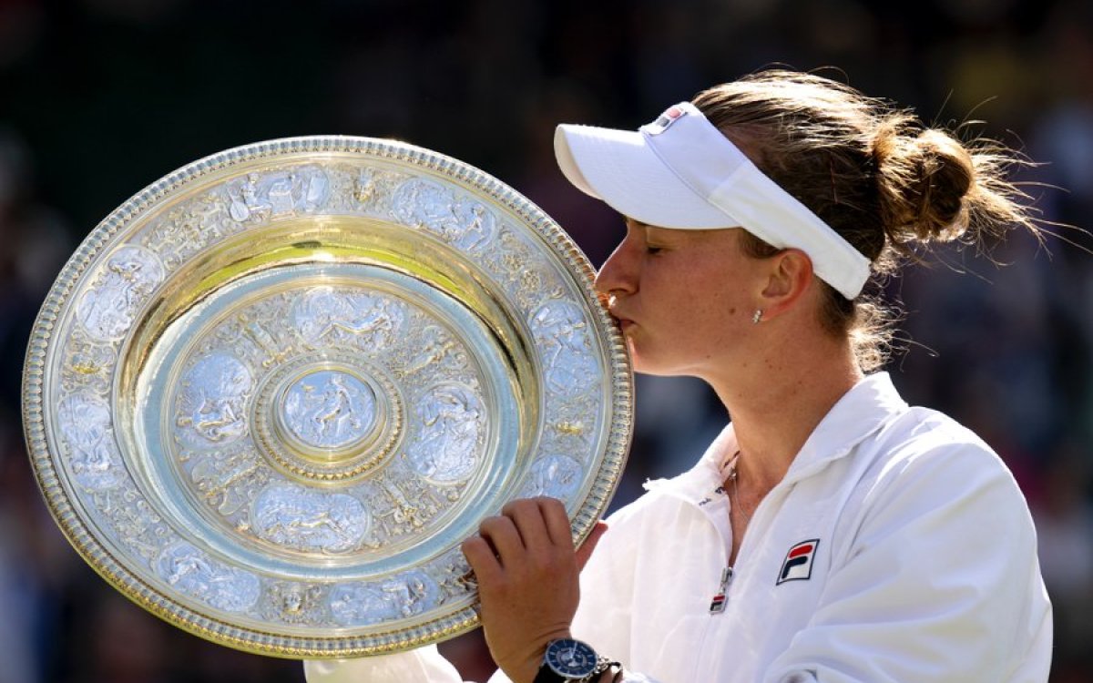 Wimbledon 2024: Krejcikova overcomes Paolini in three sets for first title at SW19 (Ld )