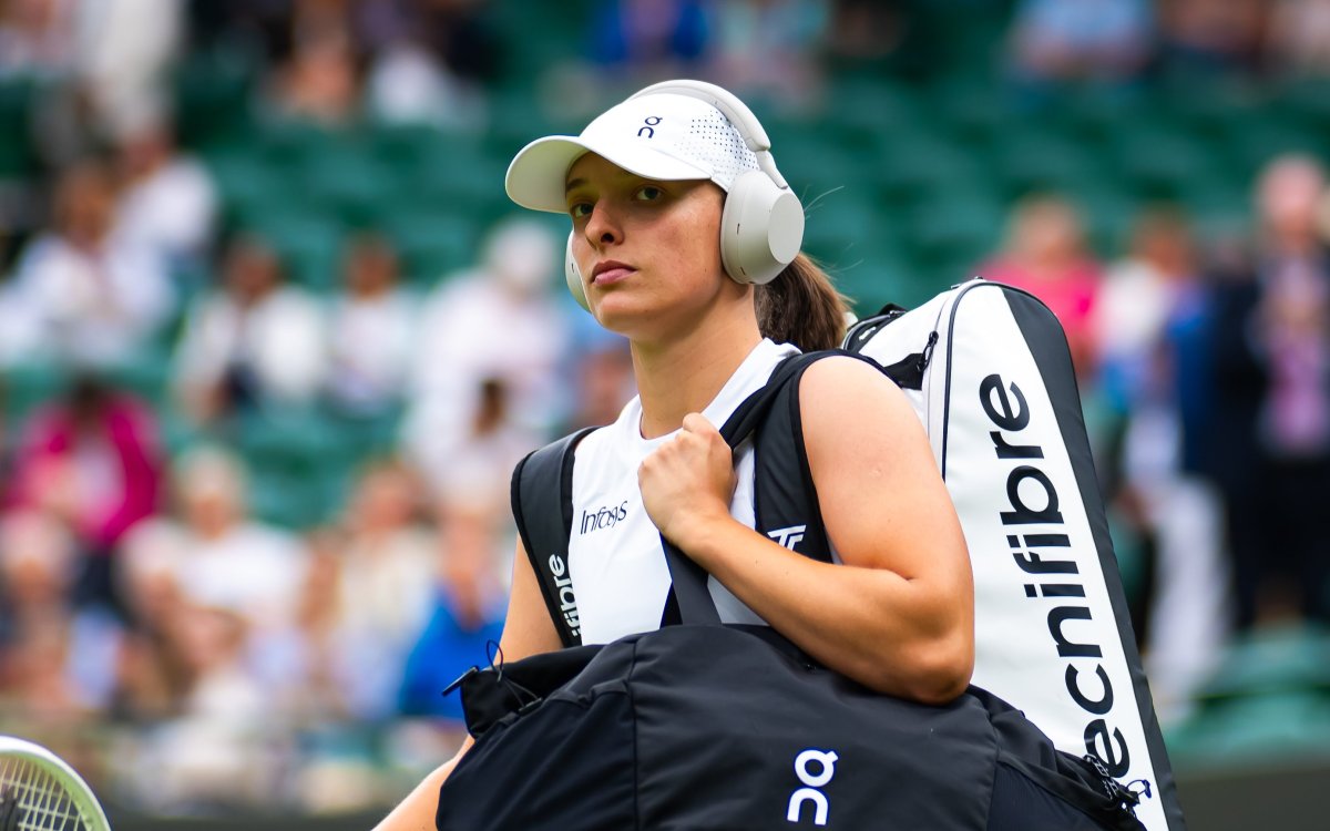 Wimbledon 2024: Swiatek extends win streak to 20 as she reaches third round; Wang causes an upset