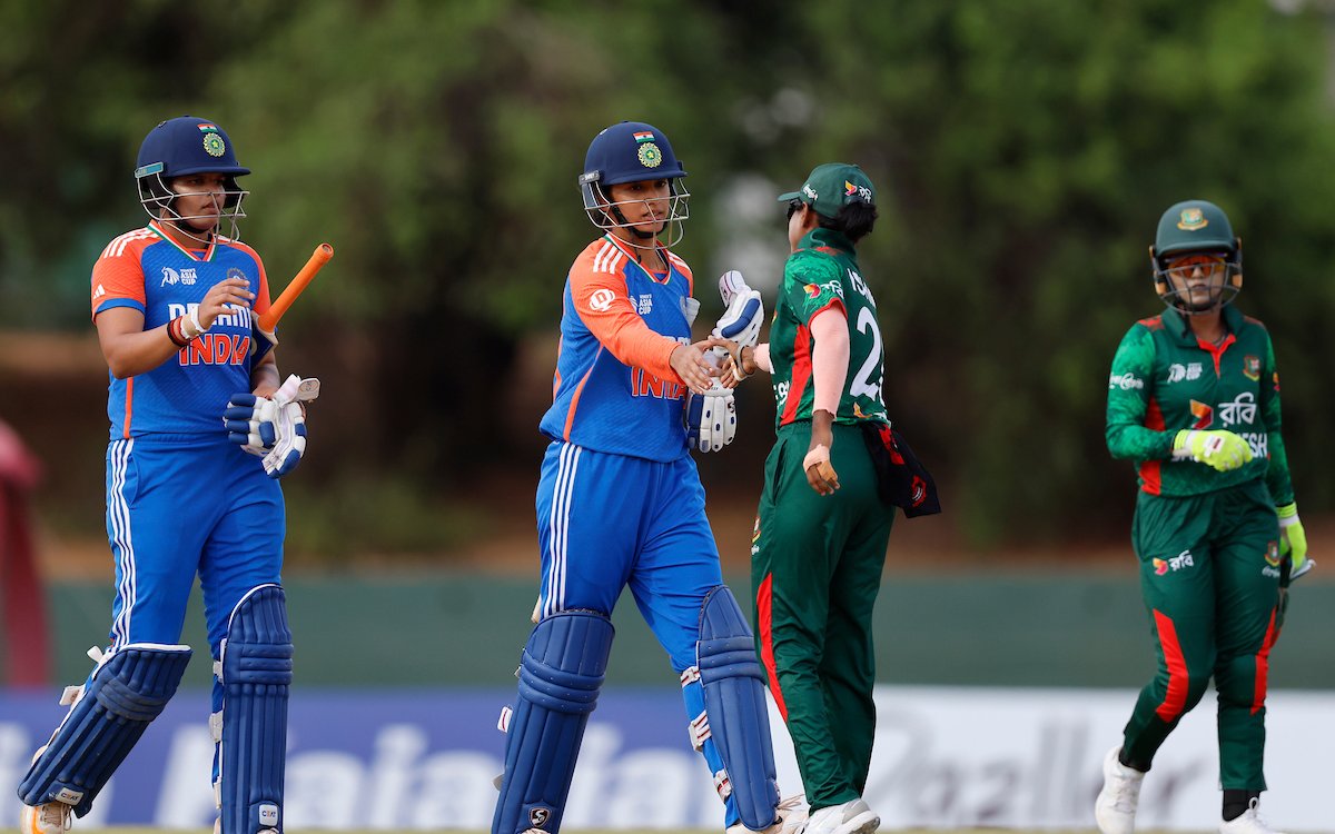 Women’s Asia Cup: Bowlers, Smriti help India thrash Bangladesh, storm into final (ld)