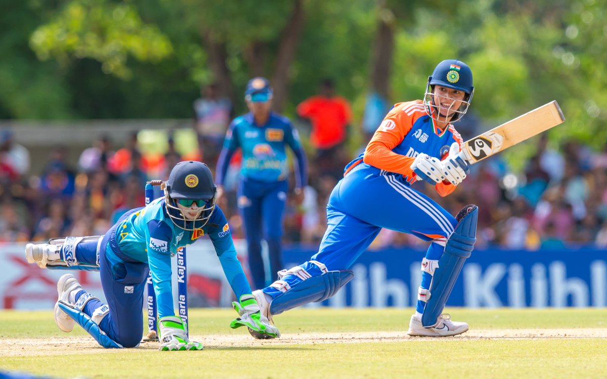 Women s Asia Cup Final: Smriti Mandhana, Richa Ghosh Lift India To 165/6 Vs Sri Lanka