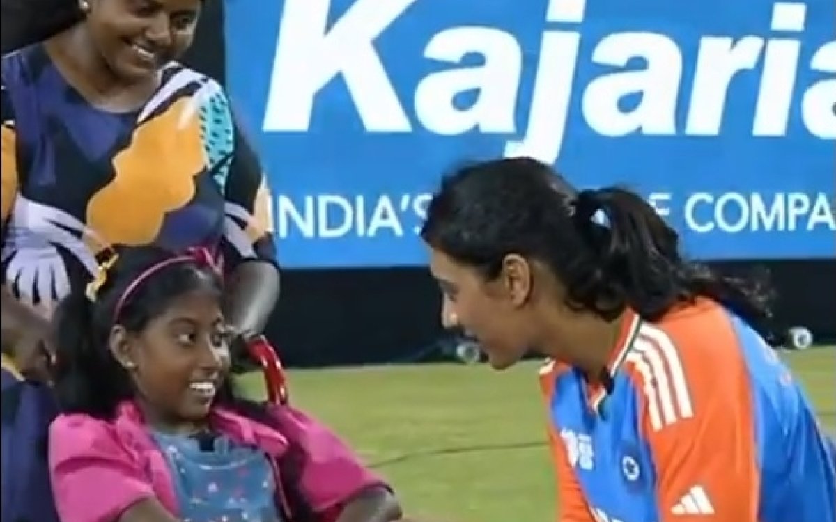 Women’s Asia Cup: India s Smriti Mandhana Gifts Phone To Young Cricket Fan In Wheelchair