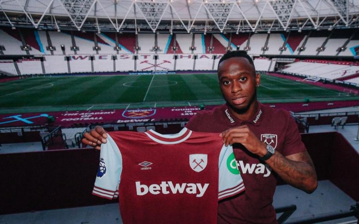 Aaron Wan-Bissaka joins West Ham from Man Utd on seven-year contract