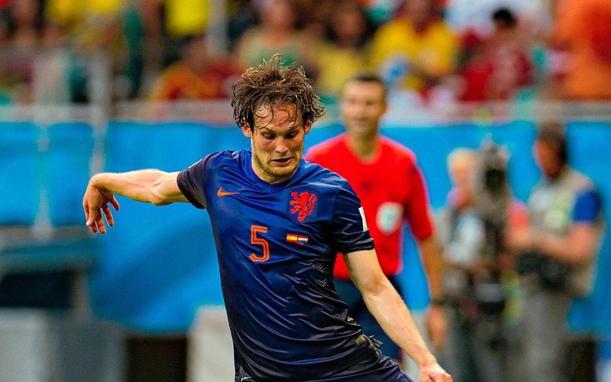 Dutch defender Daley Blind announces retirement from international football