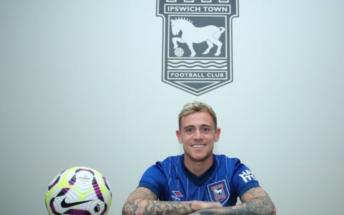 Ipswich Town announce signing of Championship Golden Boot winner Sam Szmodics