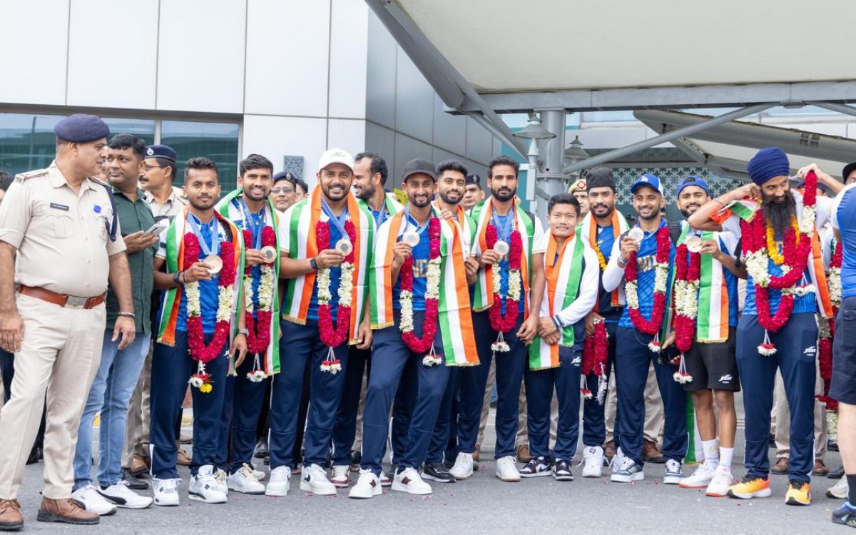 Paris Olympics: Bronze medal-winning Indian hockey team receives rousing welcome at IGI airport