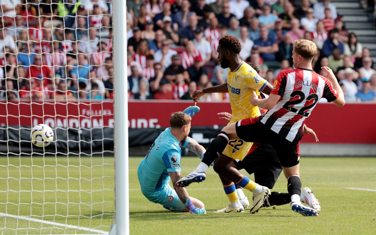 Premier League: Brentford claim controversial 2-1 victory over Crystal Palace