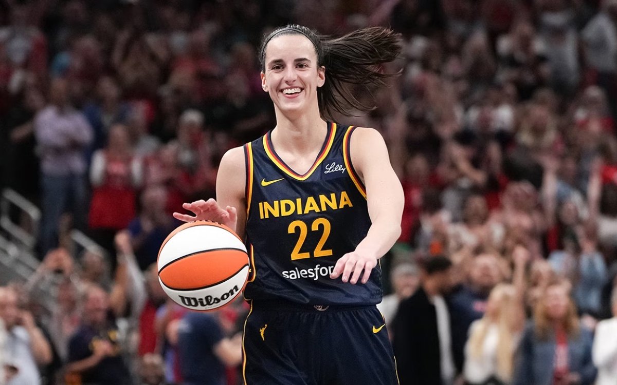 Caitlin Clark caps historic season with WNBA Rookie of the Year award