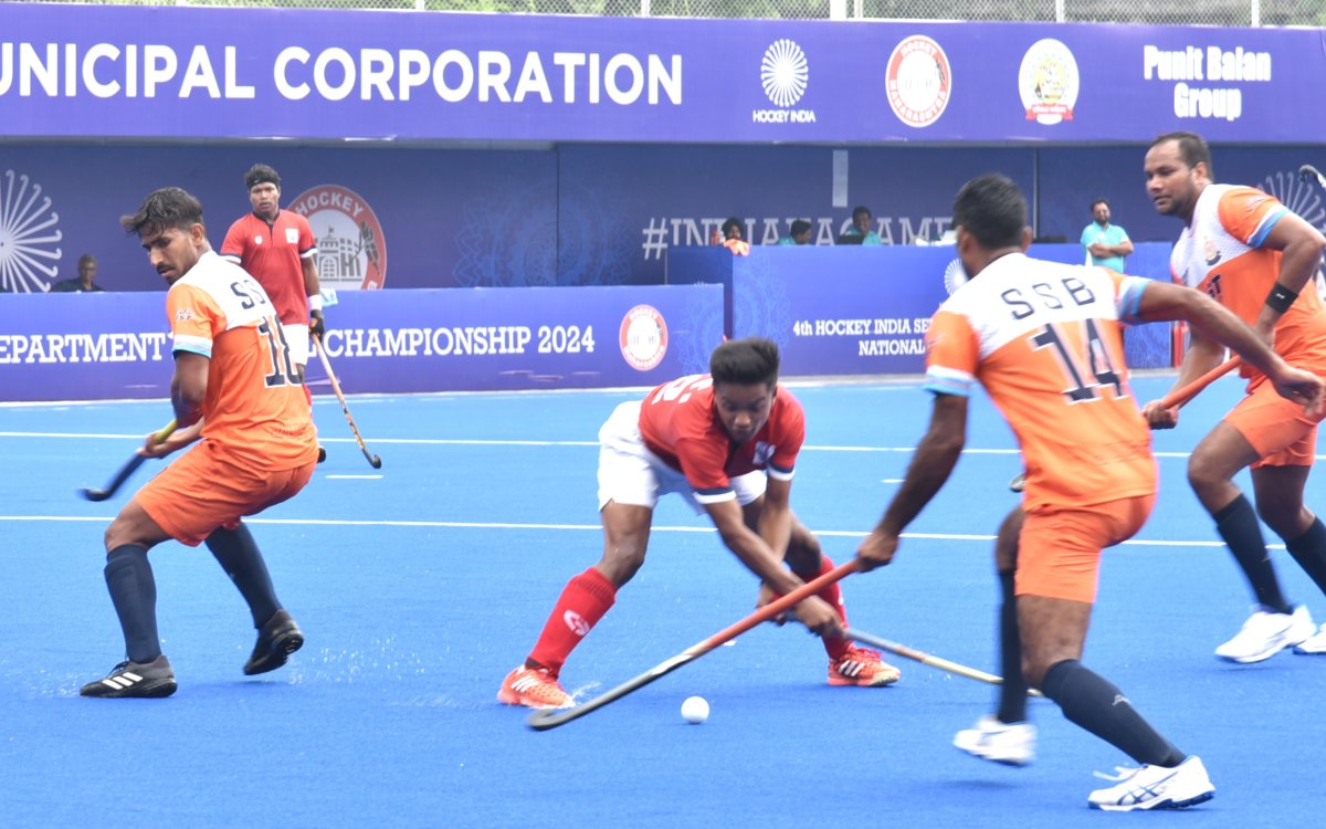 Inter-Department National Hockey: FCI, SSCB Win Big And Reach Quarters