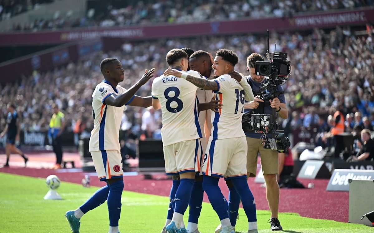 Premier League: Chelsea hammer West Ham United 3-0 at London Stadium