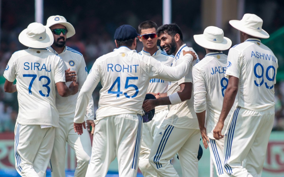 2nd Test: India restrict Bangladesh to 146, need 95 to sweep series