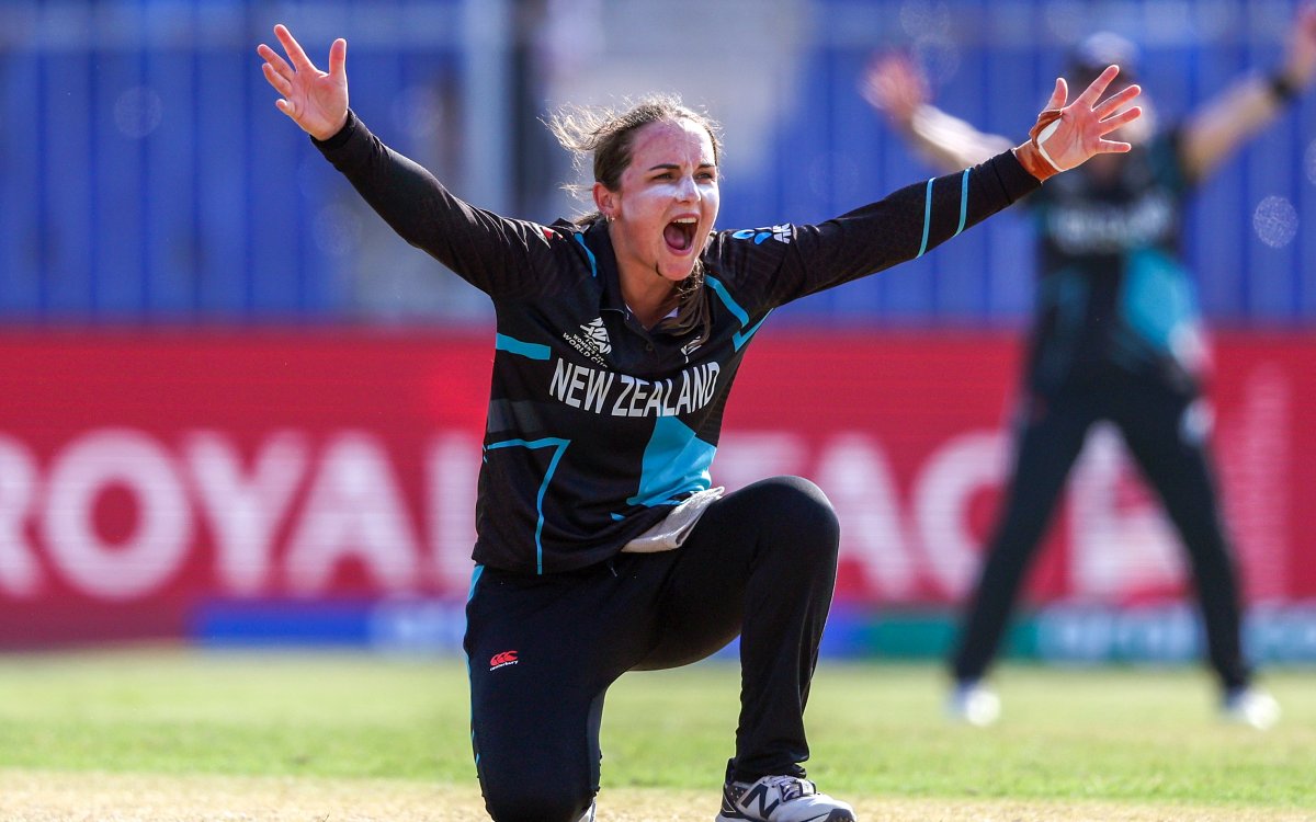 Amelia Kerr ruled out of remaining ODIs against India with injury