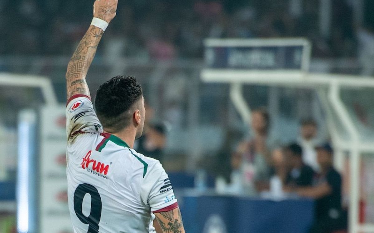 ISL 2024-25: Kolkata Derby sways in Mohun Bagan's favour with 2-0 win over East Bengal FC