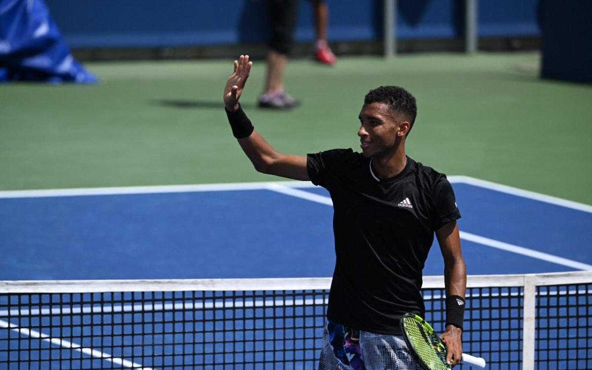 Tennis: Auger-Aliassime Withdraws From Paris Masters Due To Back Injury