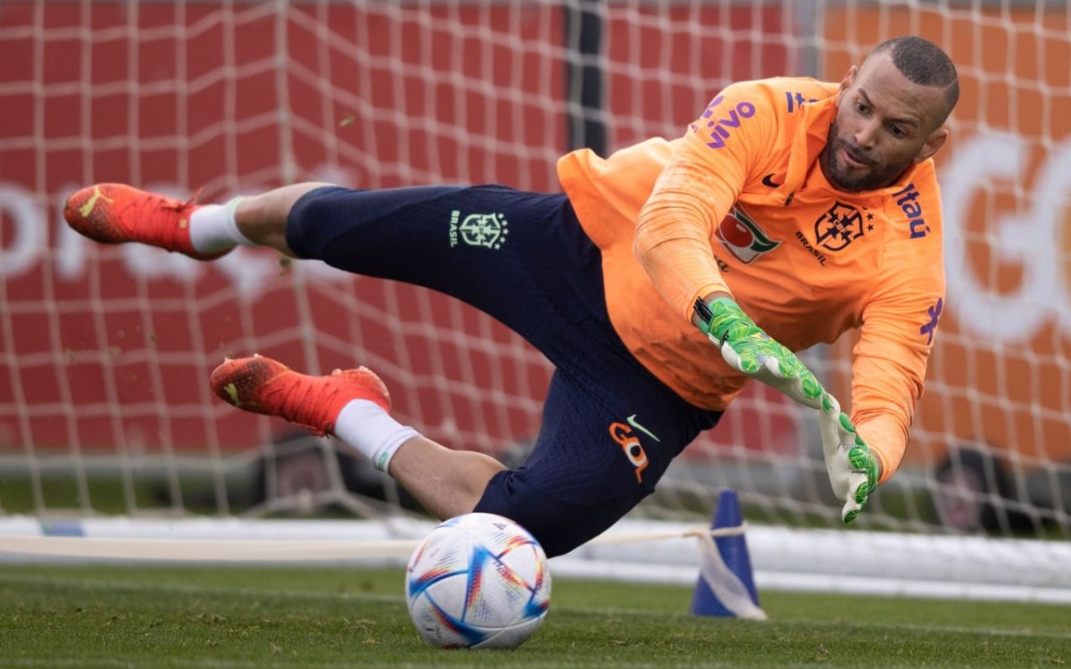 Weverton replaces injured Alisson in Brazil squad for World Cup qualifiers