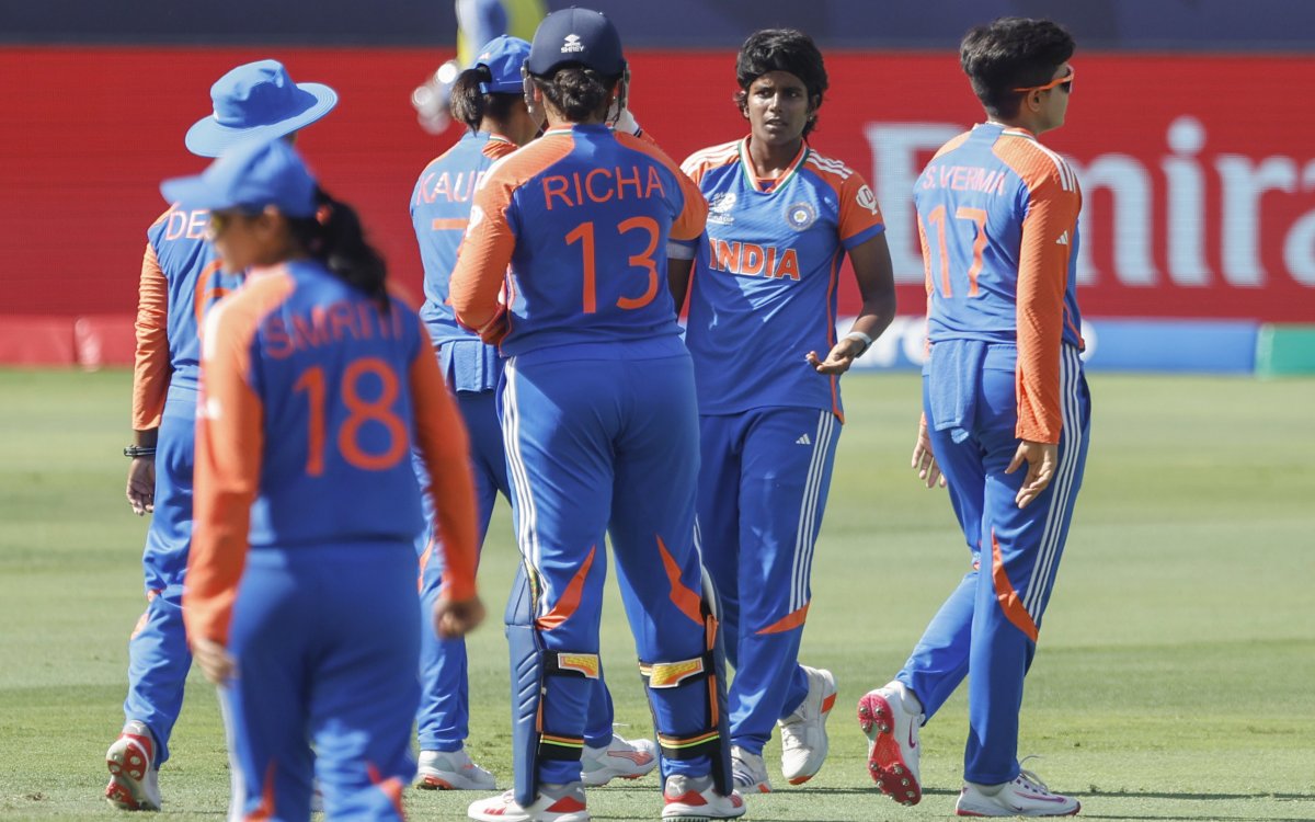 Women’s T20 WC: Arundhati Reddy Picks Three As India Restrict Pakistan To 105/8