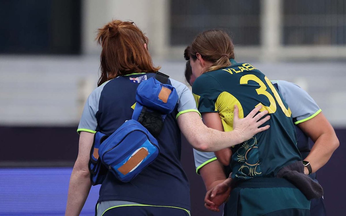 Women s T20 WC: Australian Pacer Vlaeminck Suffers Injury Early In Pakistan Match