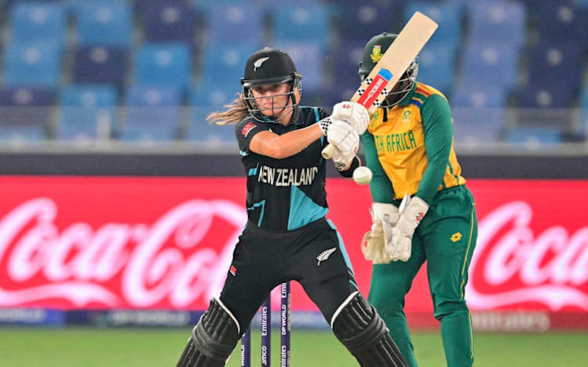 Women’s T20 WC final: Late onslaught by Halliday, Kerr propels NZ to 158/5 against South Africa