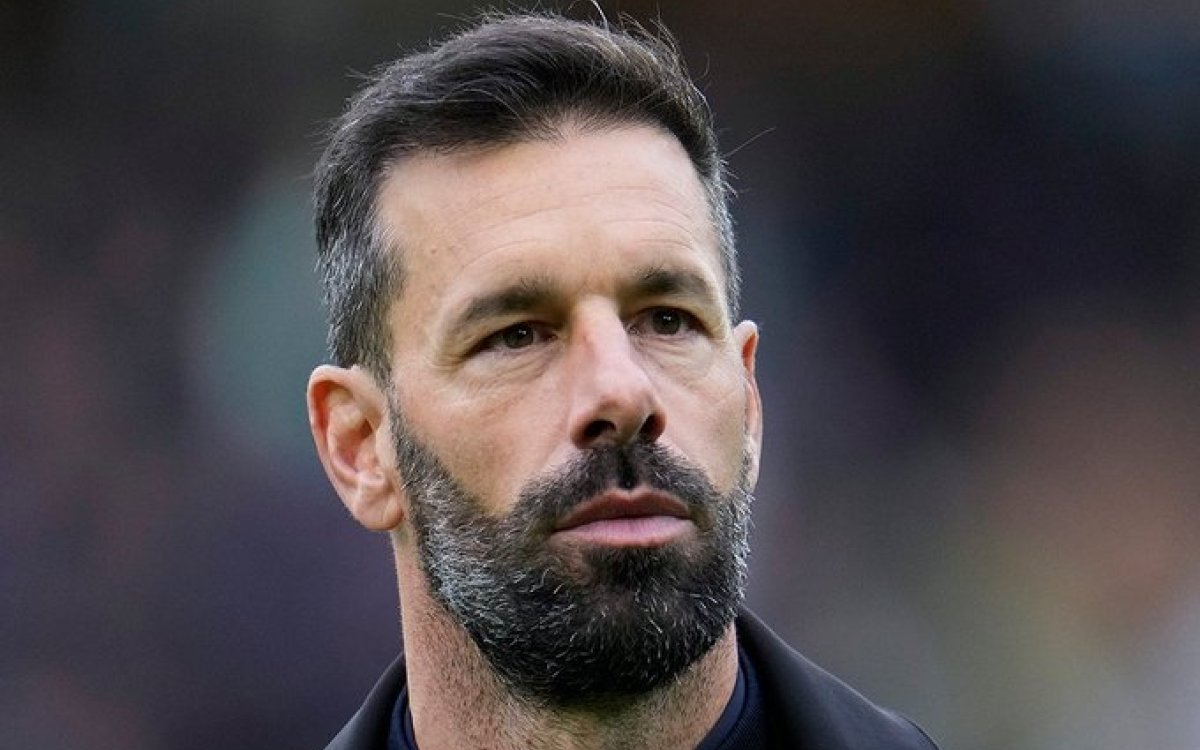 Andre Onana says players want Van Nistelrooy to stay on with Manchester United