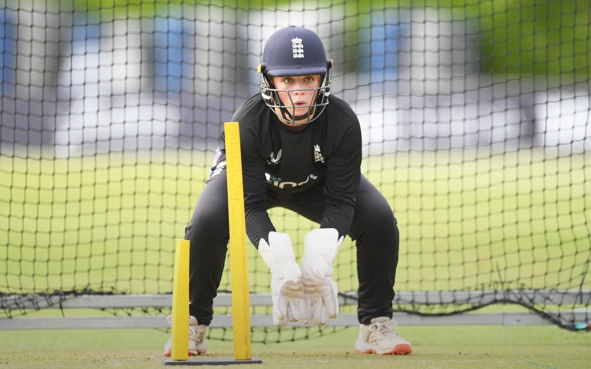 England Women call up Seren Smale for SA T20s; Ryana MacDonald-Gay added to Test squad