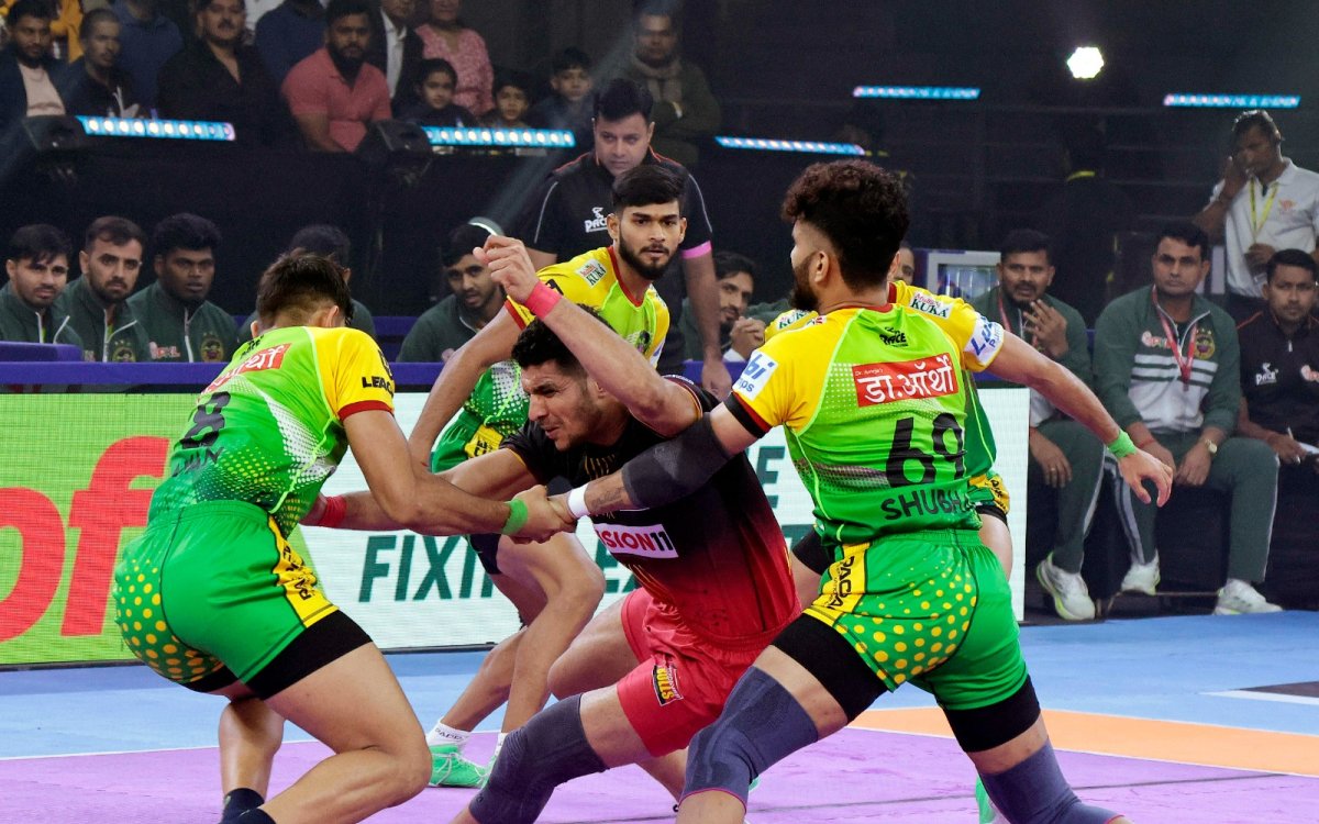 PKL Season 11: Devank, Ayan, and Shubham shine as Patna Pirates crush Bengaluru Bulls by 25 Points