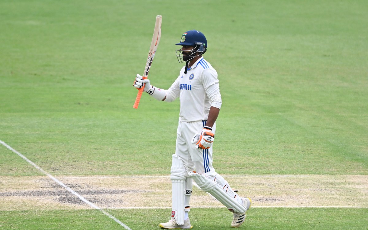 3rd Test: Jadeja's gritty half-century drags India to 201/7 at tea on Day 4