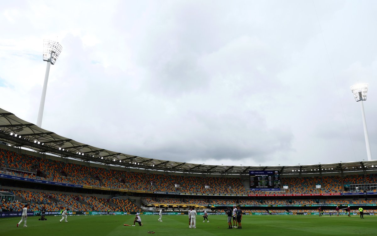 3rd Test: Rain forces early lunch after Australia bowl out India for 260, take 185-run lead