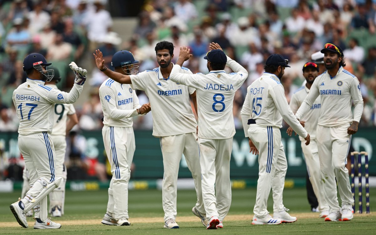 4th Test: Shastri asks Team India 'What was the need for two spinners if you don't trust them?’