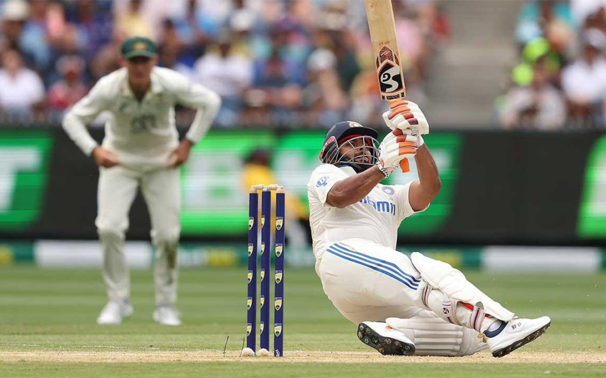 4th Test: That is a stupid shot, Pant's let his team down badly, says Gavaskar