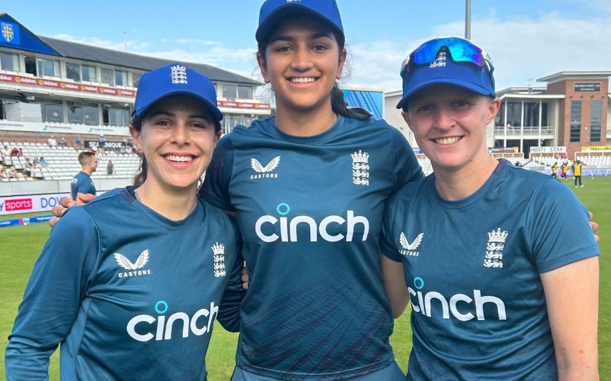 Mahika Gaur, Lauren Filer Receive Full Central Contracts From England Board