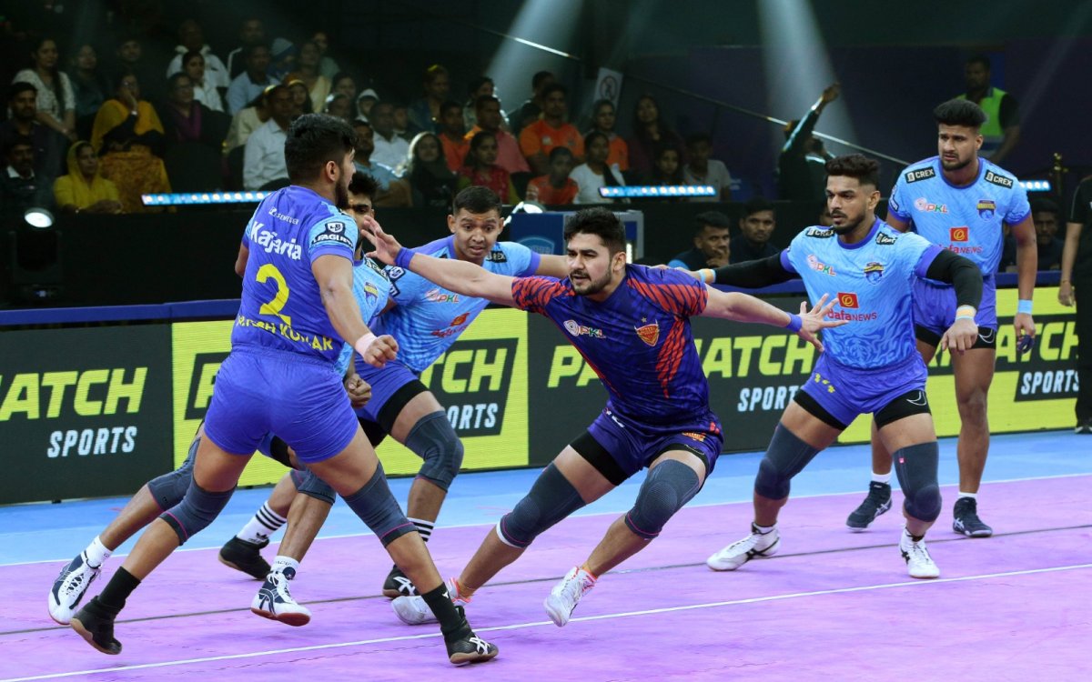 PKL 11: Dabang Delhi Reach Playoffs With Massive 22-point Win Over Bengal Warriorz