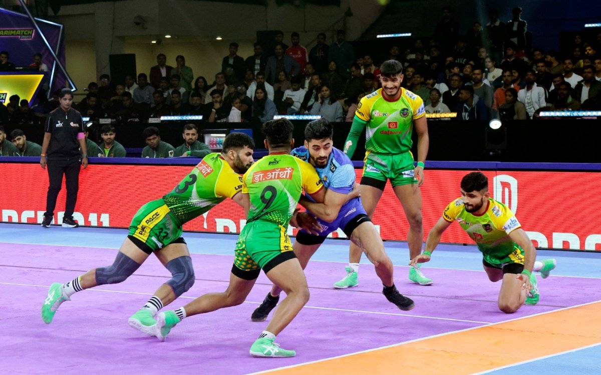 PKL Season 11: Devank Dalal Leads Patna Pirates To Win Over Bengal Warriorz; Maninder Singh Joins 1500-point Club