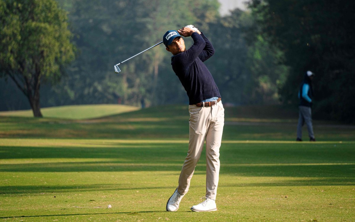 Vishwa Samudra Open: Ajeetesh Sandhu fires a steady 69 to take a two-shot lead