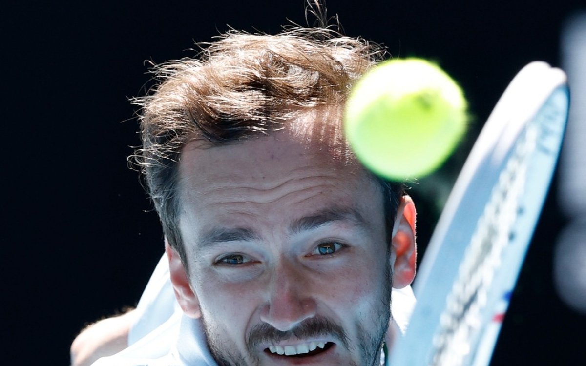 Aus Open: Medvedev survives Samrej scare to avoid historic upset