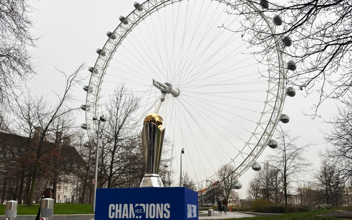 Champions Trophy Tour Thrills Cricket Fans In England Before Arriving In India