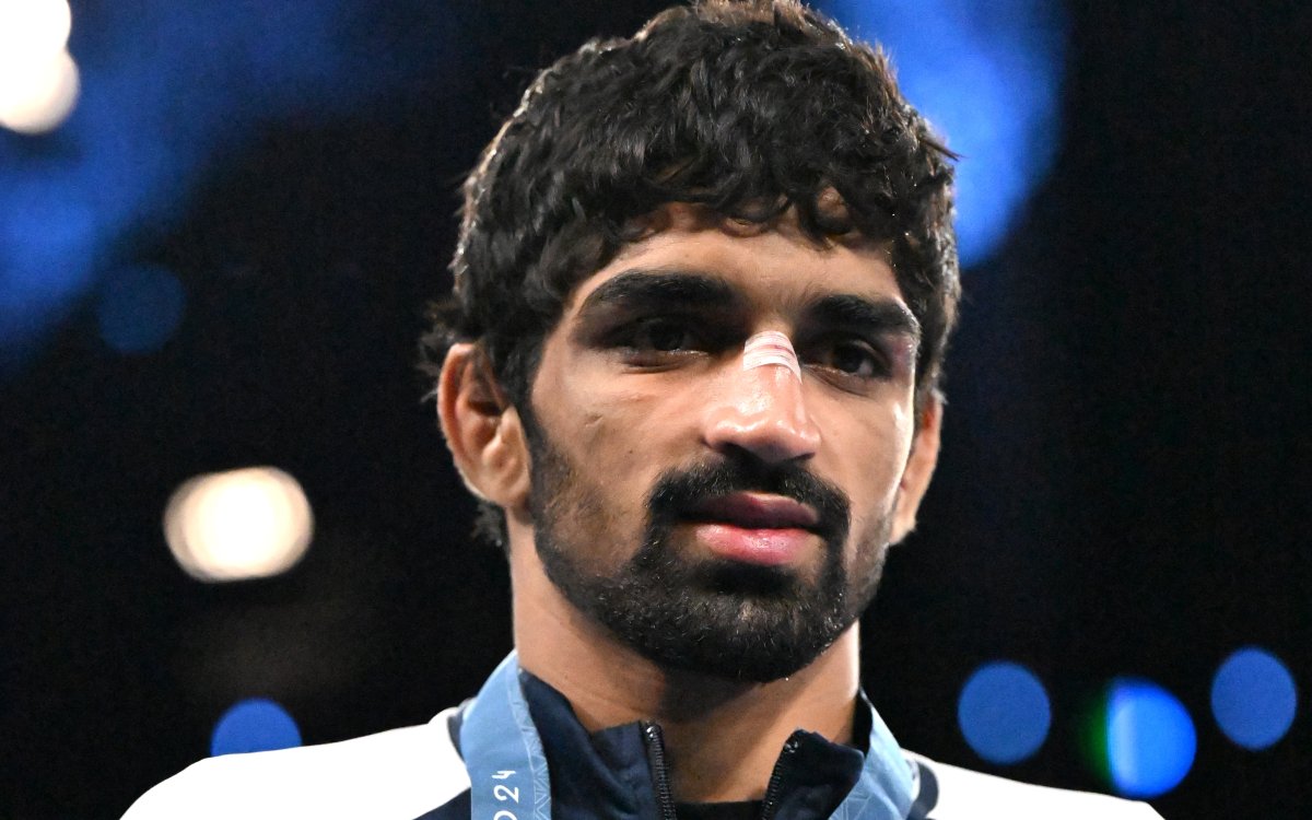 Colour Has Started Fading.. : Wrestler Aman To Complain To IOC Over  defective  Olympic Medal