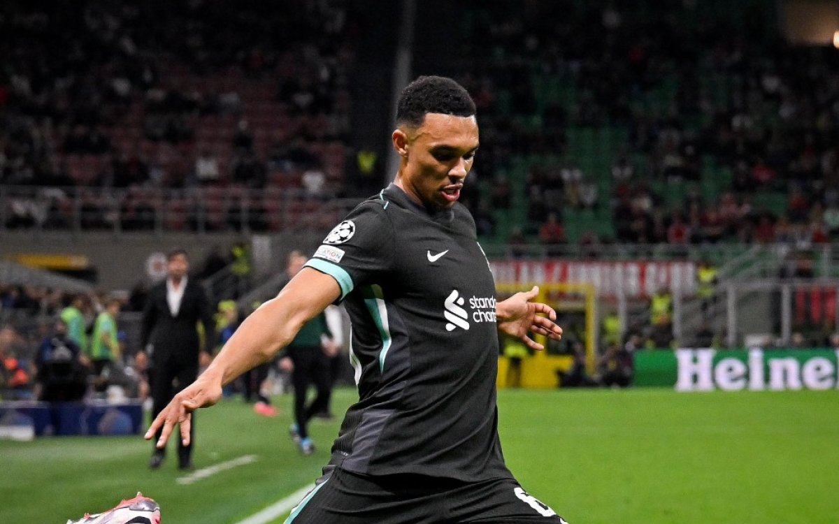 Liverpool head coach Slot backs Trent Alexander-Arnold amid criticism