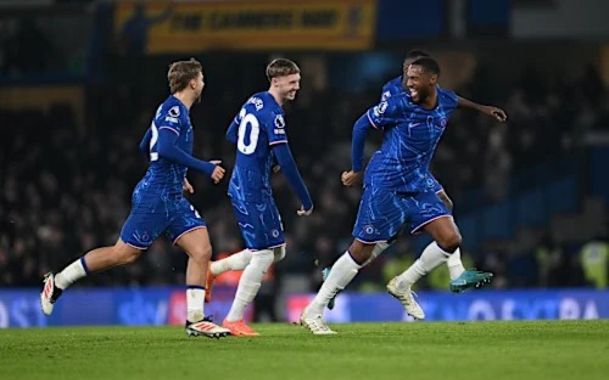 Premier League: Chelsea beat Wolves to move up to fourth