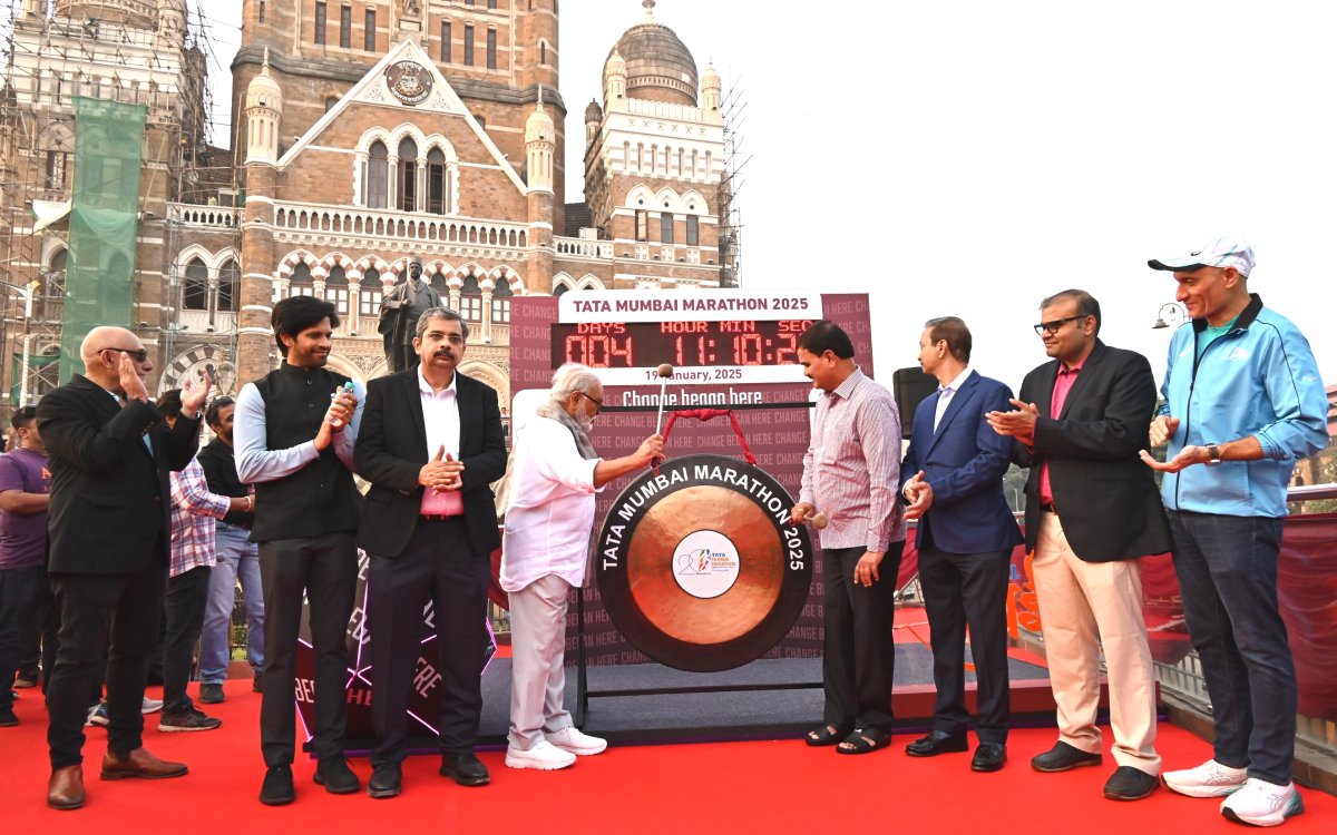 Striking the Gong in support of landmark 20th edition of Mumbai Marathon