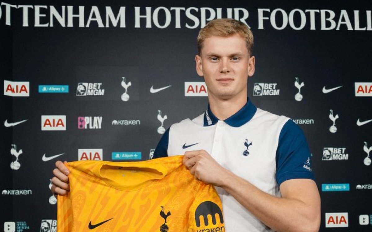 Tottenham Hotspur sign GK Antonin Kinsky from Slavia Prague