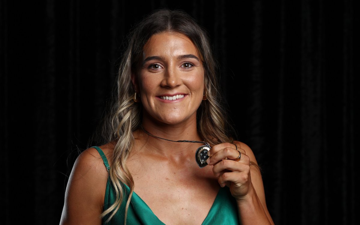 Annabel Sutherland and Travis Head win top honours at Australian Cricket Awards