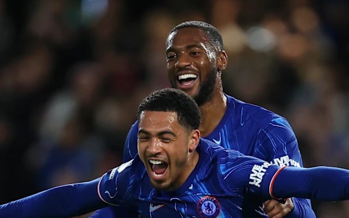 Premier League: Chelsea Back Into Top Four, Palace Thrash Villa