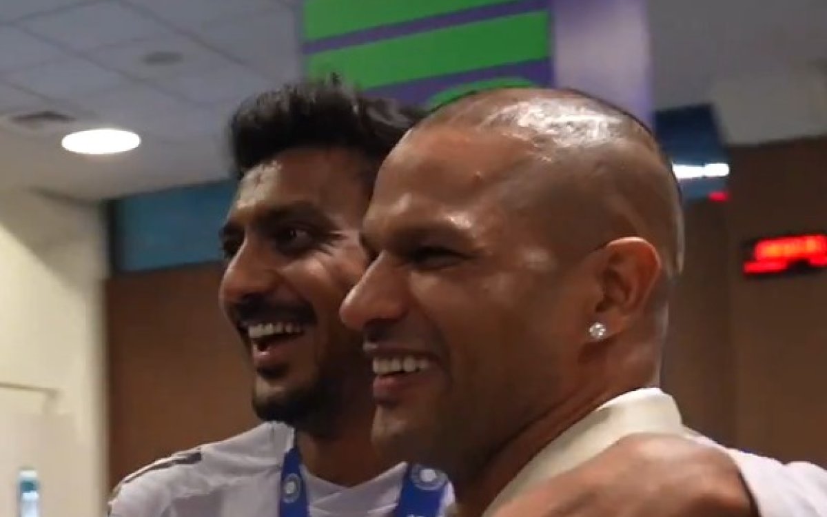 Shikhar Dhawan Hands  Fielder Of The Match  Medal To Axar For Electric Direct Hit Vs Pak