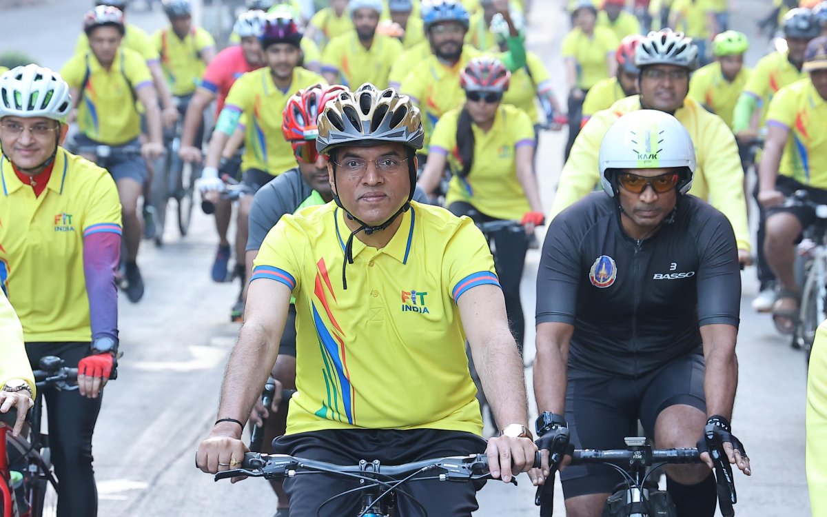 Sports Min Leads Fit India Sundays On Cycle In Mumbai, Propagates PM s Message To Fight Obesity