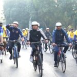 Sports Min leads Fit India Sundays on Cycle with industry bodies FICC, CII in Delhi