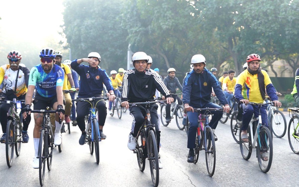 Sports Min Leads Fit India Sundays On Cycle With Industry Bodies FICC, CII In Delhi