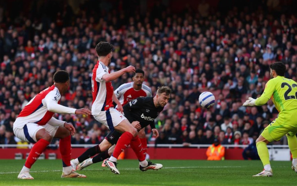 West Ham win to dent Arsenal's Premier League hopes