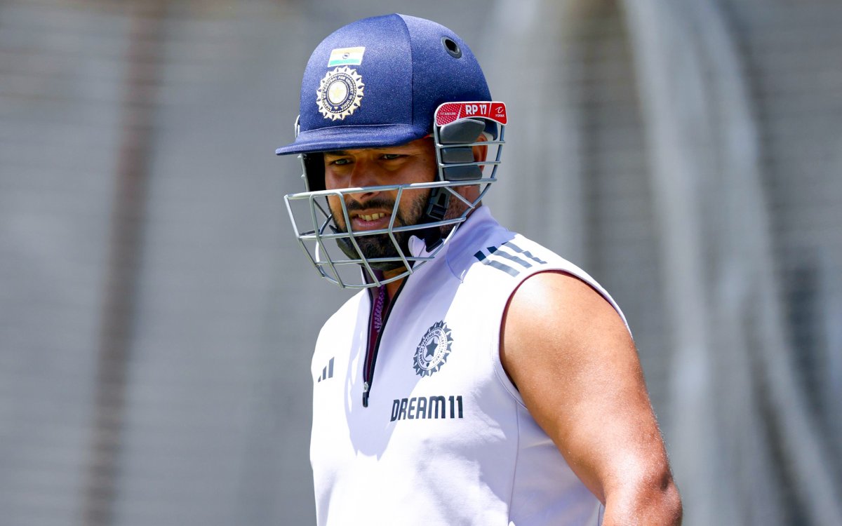 Pant is unique in the way he bats and scores runs, says Denesh Ramdin