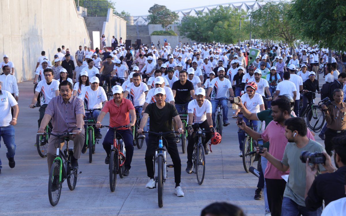 Sports Min Mandaviya leads 'Fit India Sundays on Cycle' in Ahmedabad